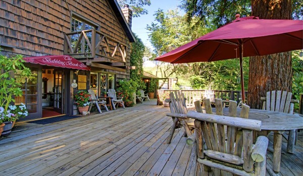 Babbling Brook Inn - Babbling Brook Expansive Deck